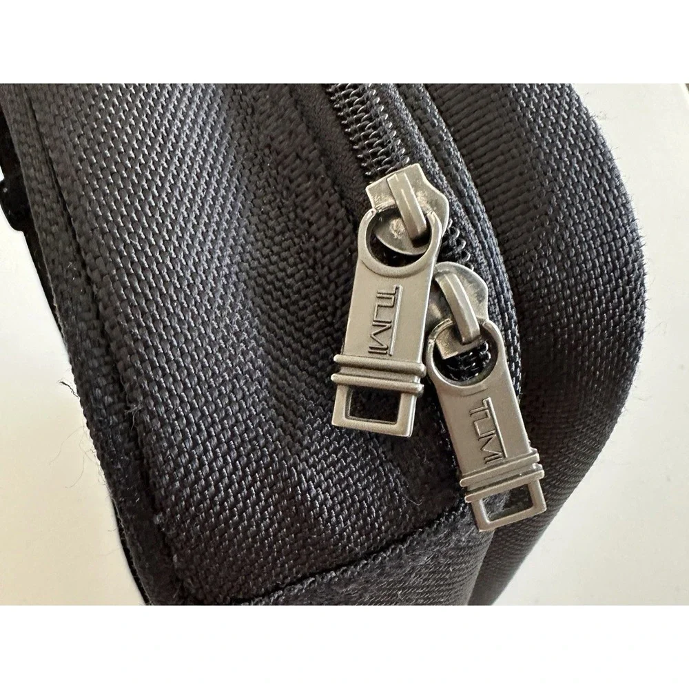 Tumi dimensions 15